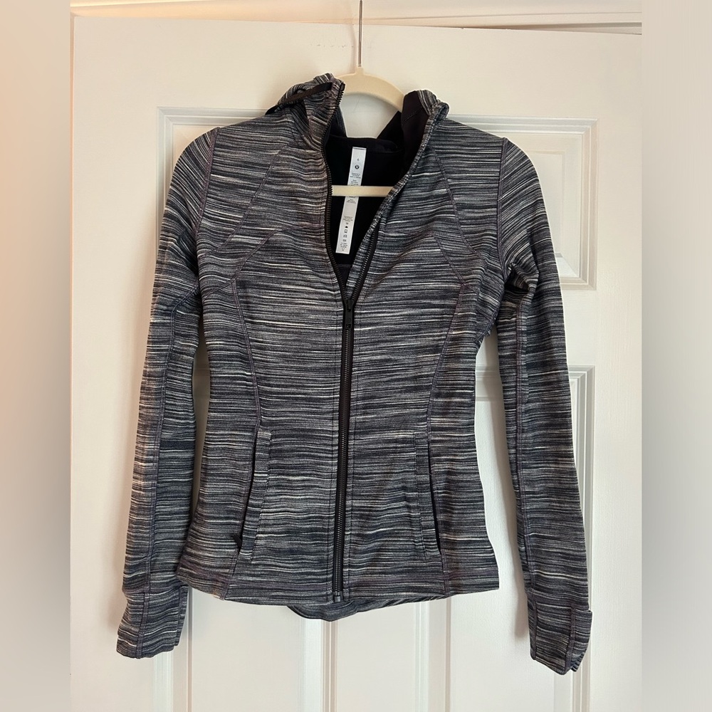 Lululemon zip up jacket (Define Hooded Jacket
Nulu)